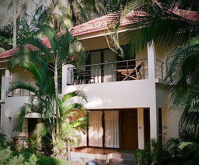 https://imgcld.yatra.com/ytimages/image/upload/t_hotel_yatra_city_desktop/v1444308284/Domestic Hotels/Hotels_Kovalam/Country Spa Wellness Beach Resort/Overview.jpg